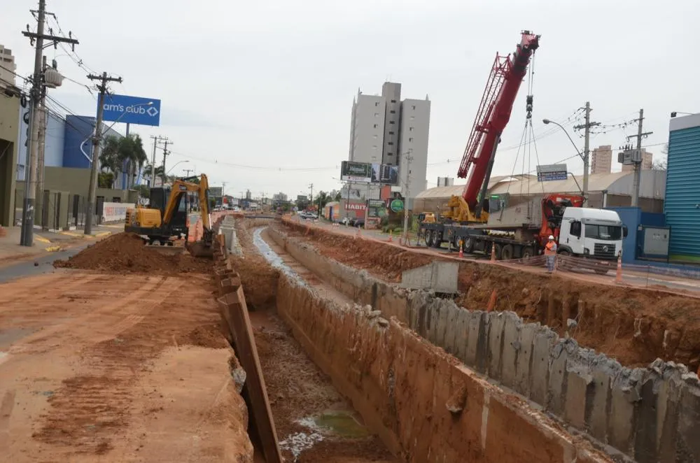 Três frentes de obras intensificam ações contra enchentes