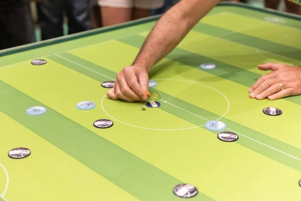 O ShoppingSantaÚrsula mantém ações voltadas ao futebol de mesa, com espaço para aprendizado, prática e competições | Crédito: Tábata Barbosa