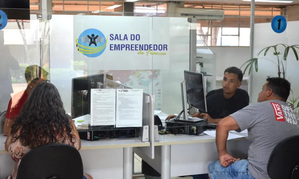 Desenvolvimento orienta MEIs para regularização após desenquadramento