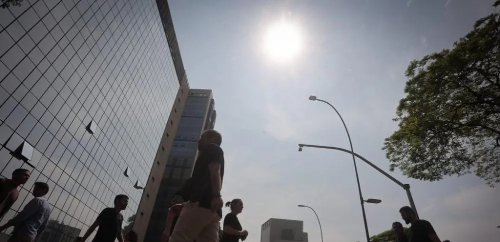 Previsão do tempo aponta calor intenso e chuvas nos próximos dias