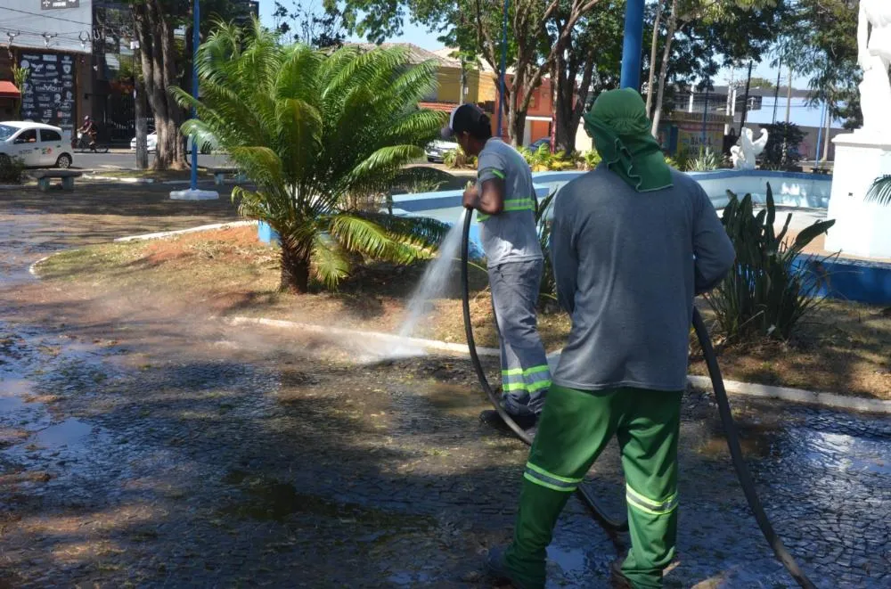 Prefeitura intensifica serviços de limpeza e manutenção em praças e avenidas de Franca