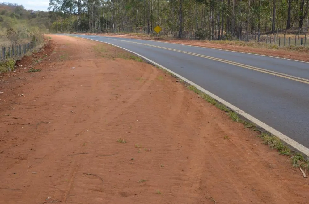 Prefeitura conclui acostamentos na rodovia Franca–Claraval