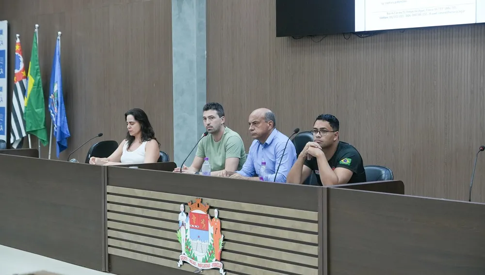 Câmara Municipal de Franca analisa projetos sobre homenagens, valorização profissional e defesa do servidor público