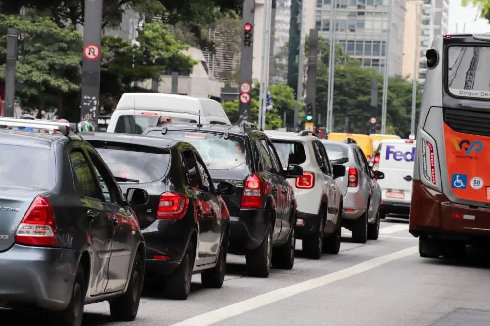 Registro de multa é automático para condutores no primeiro ano de CNH em SP; entenda