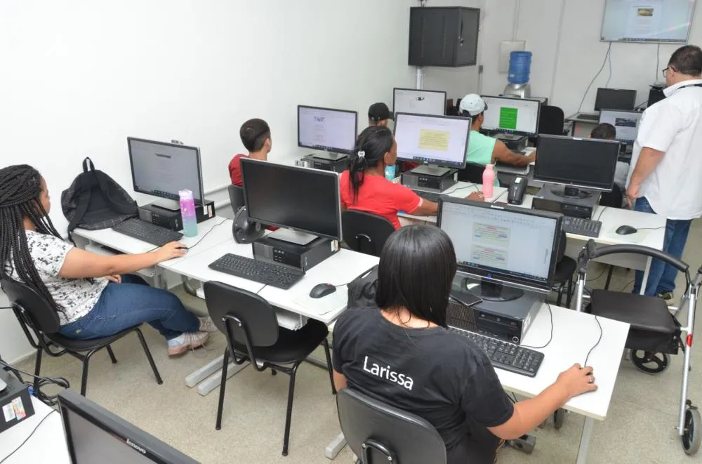 Escola Profissionalizante abre vagas para cursos de Informática 50+ e Delícias de Chocolate para a Páscoa