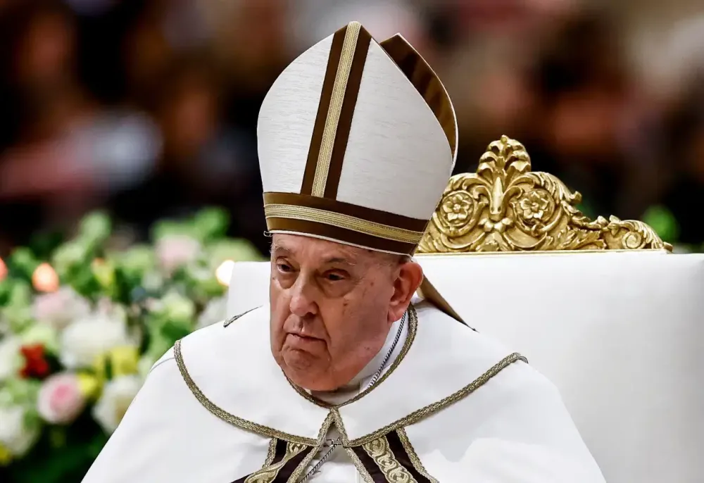 Papa Francisco passou dia sem novas crises respiratórias, diz Vaticano