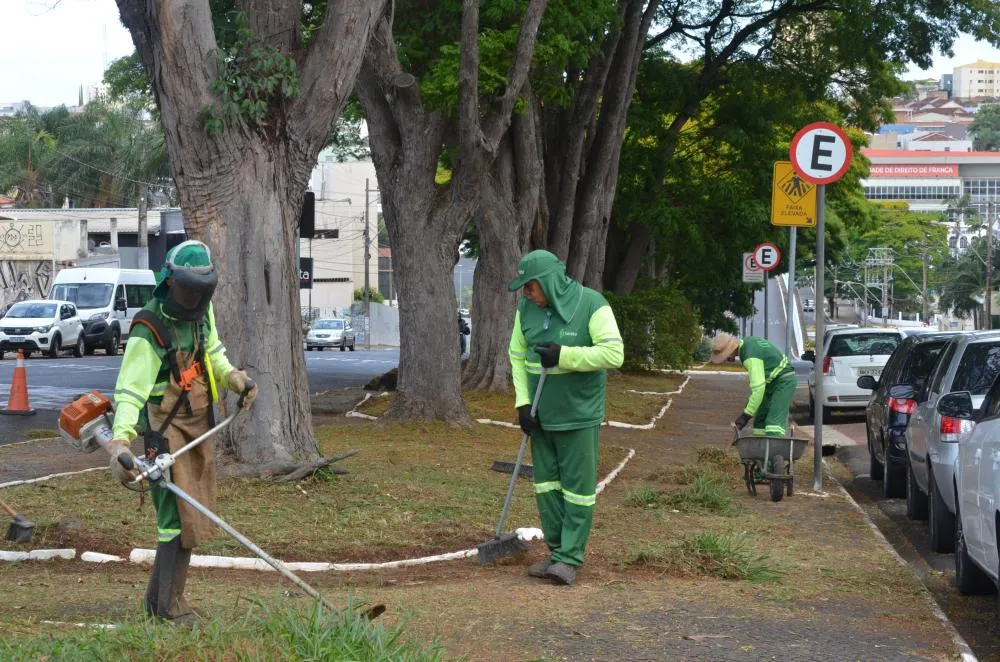 Prefeitura intensifica ações de limpeza em bairros e córregos de Franca
